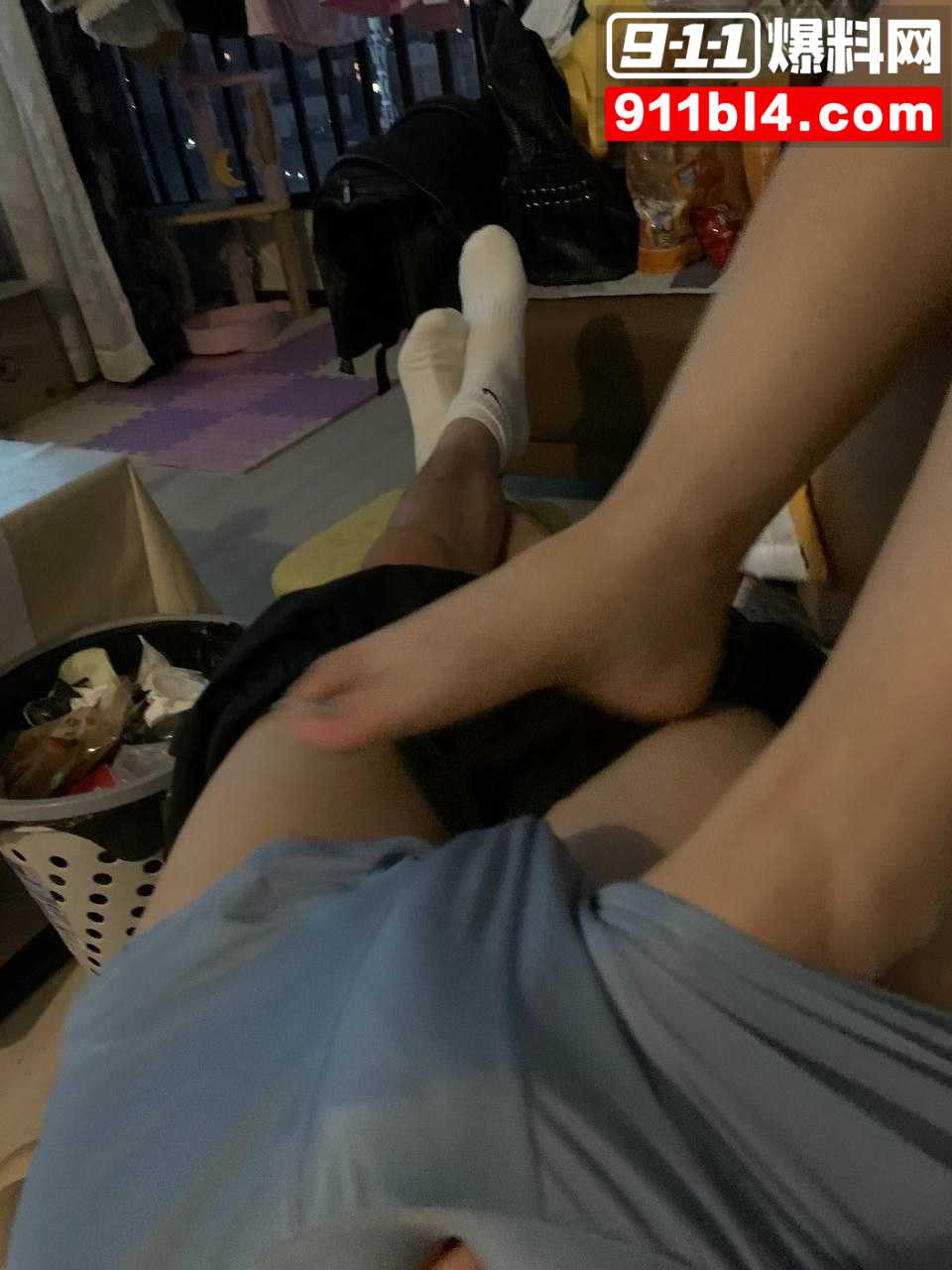 短发美足小骚货魏晴瑜4