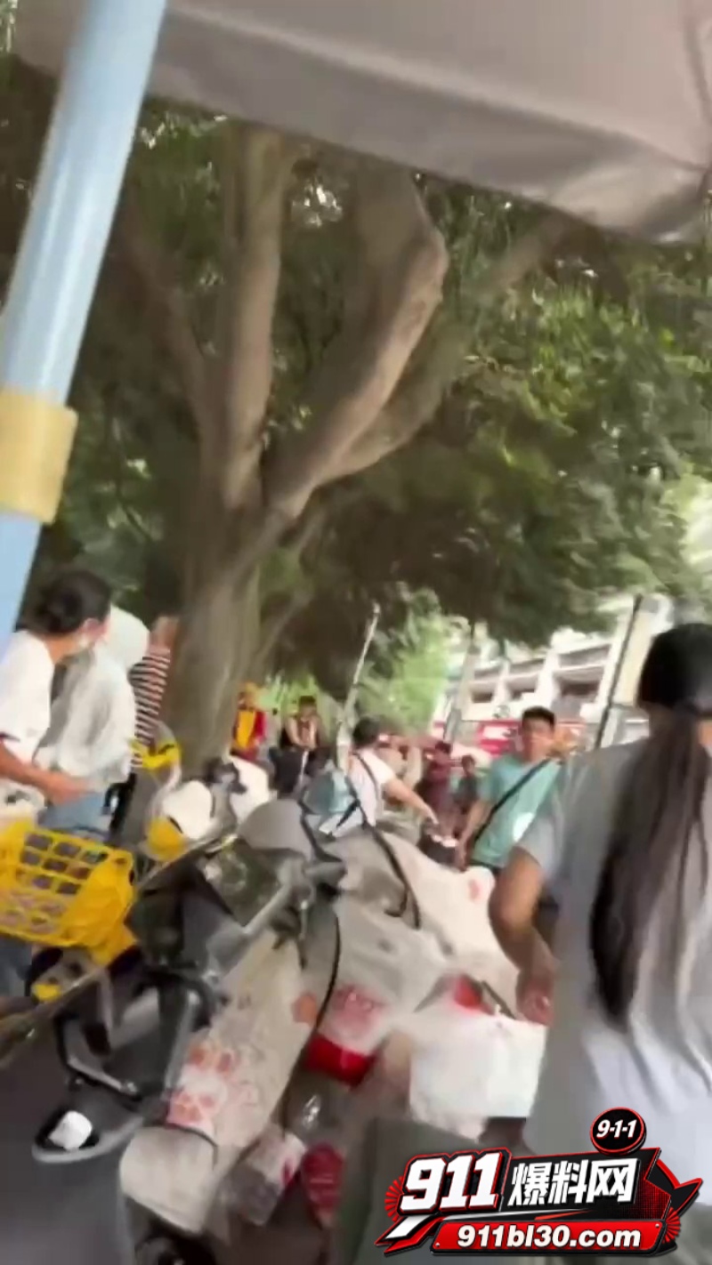 反差小三无耻公开身份 原配抓奸捉丈夫出轨4