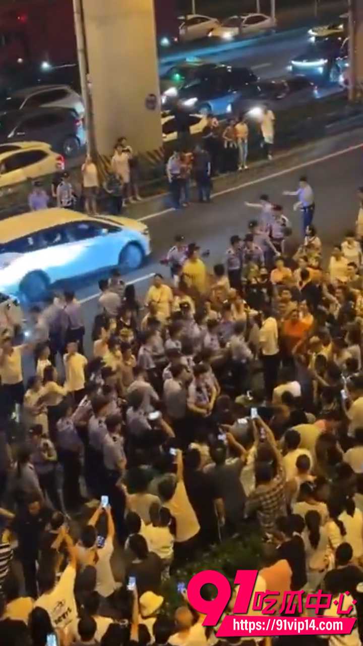 居民聚集堵路游行抗议7 居民聚集堵路游行抗议7