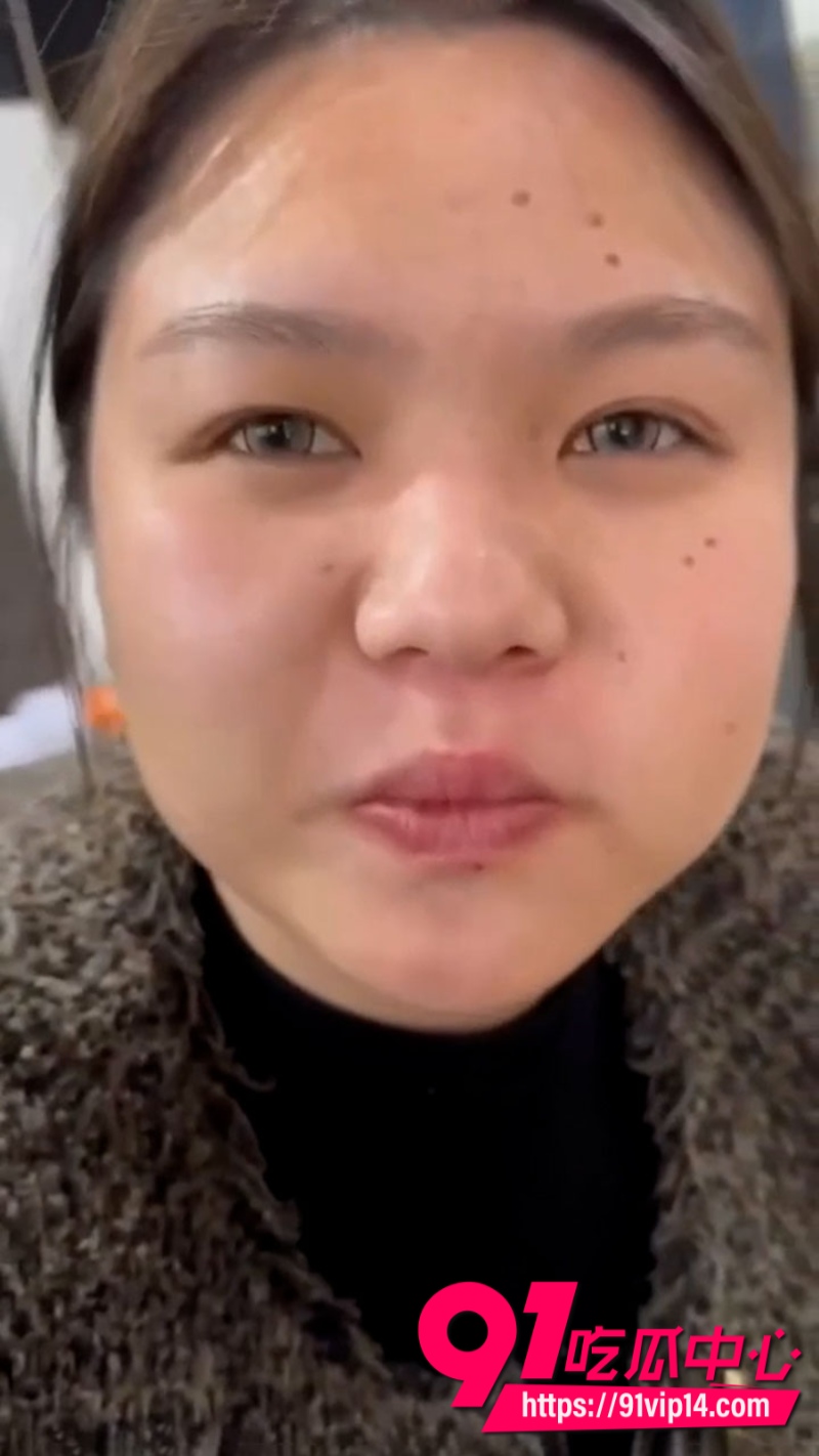 小仙女点男模没钱结账最后被逼当众吃屎3