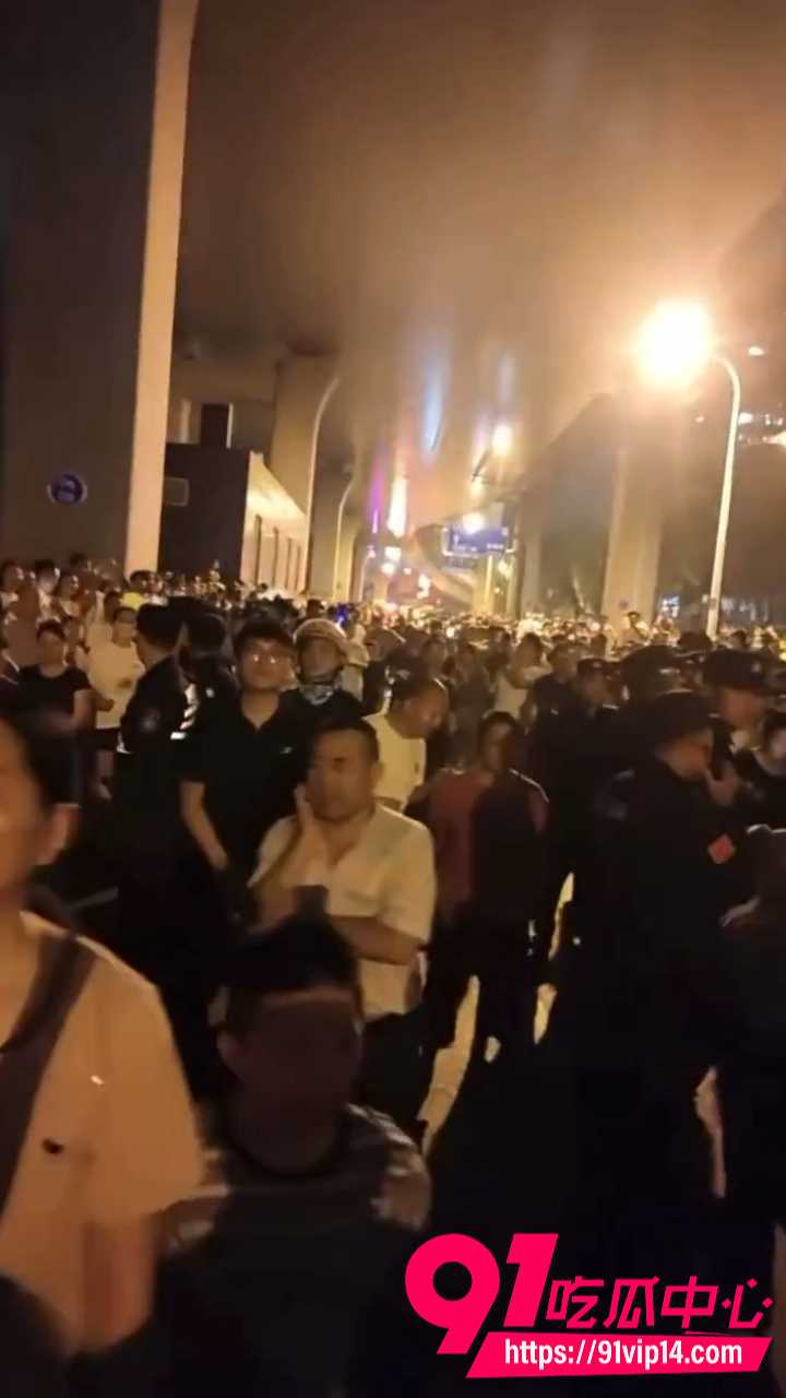 居民聚集堵路游行抗议2 居民聚集堵路游行抗议2