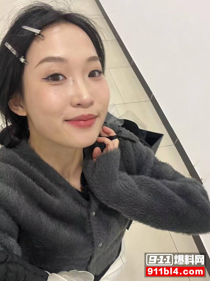 周羽彤调教深喉 1