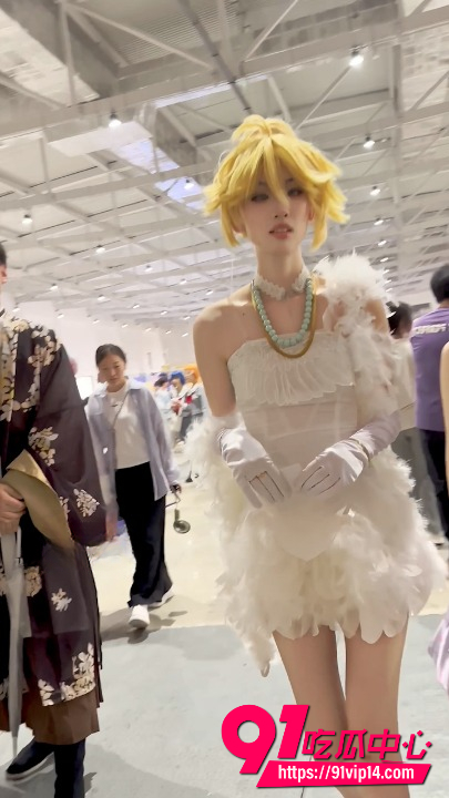 露背装学生妹2