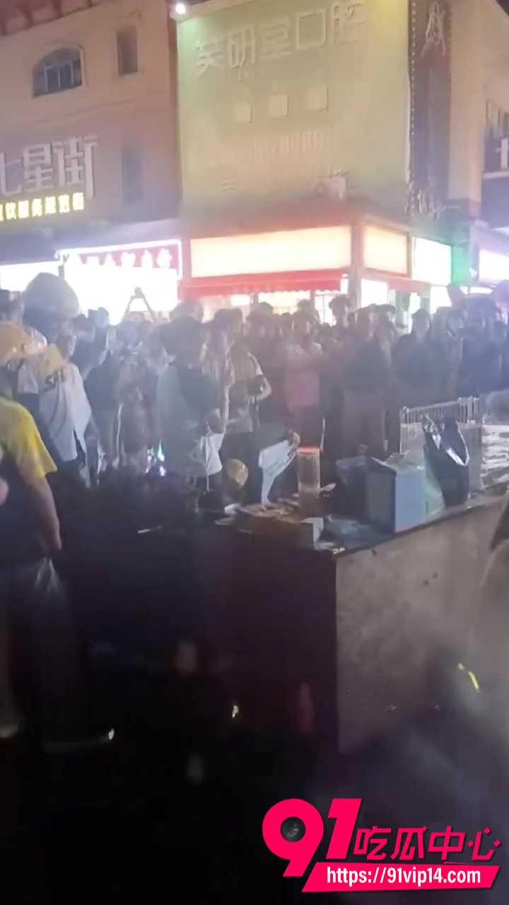 青岛即墨宝龙广场夜市狗贩纠纷5
