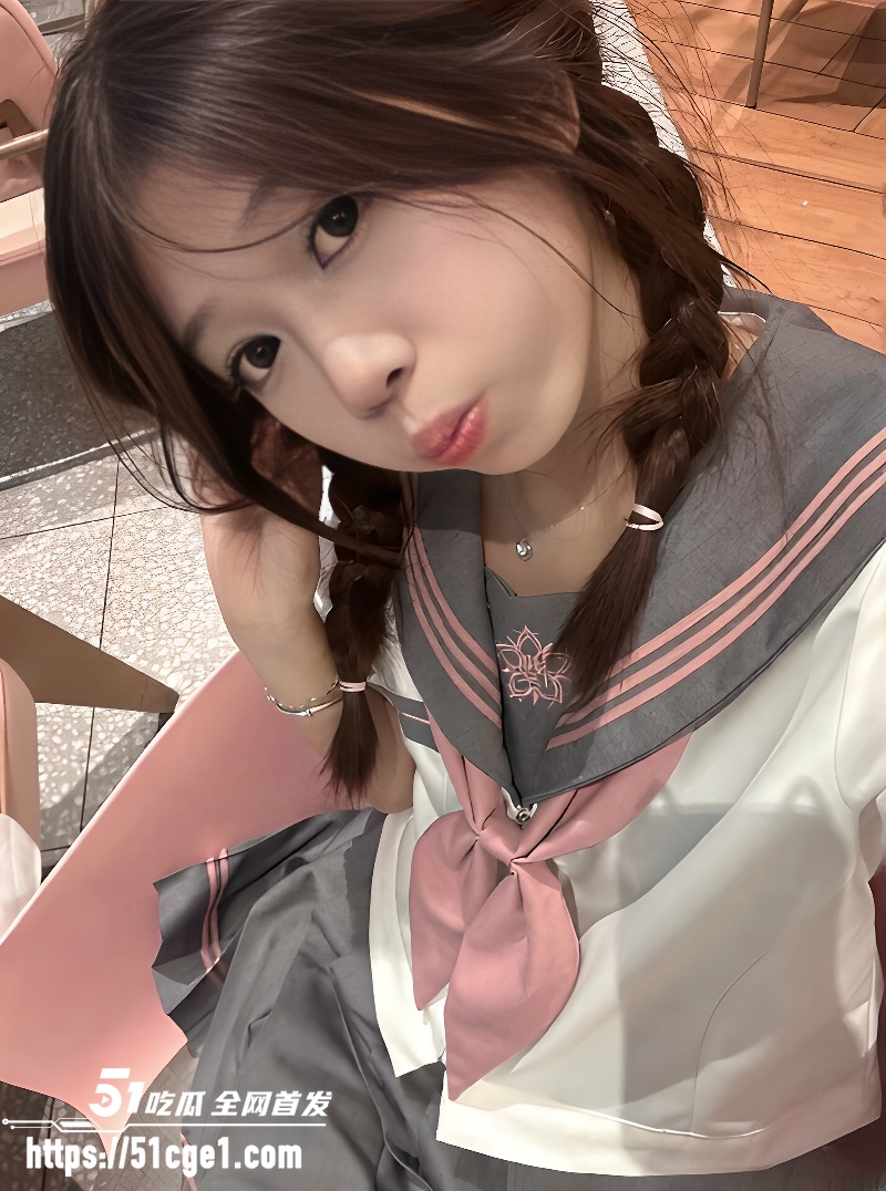 清纯甜妹露脸自慰私拍1