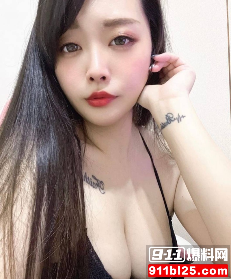 某音巨乳嫩妹恋爱后自拍露点 19