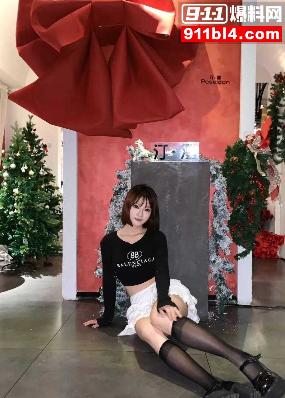 短发美足小骚货魏晴瑜2