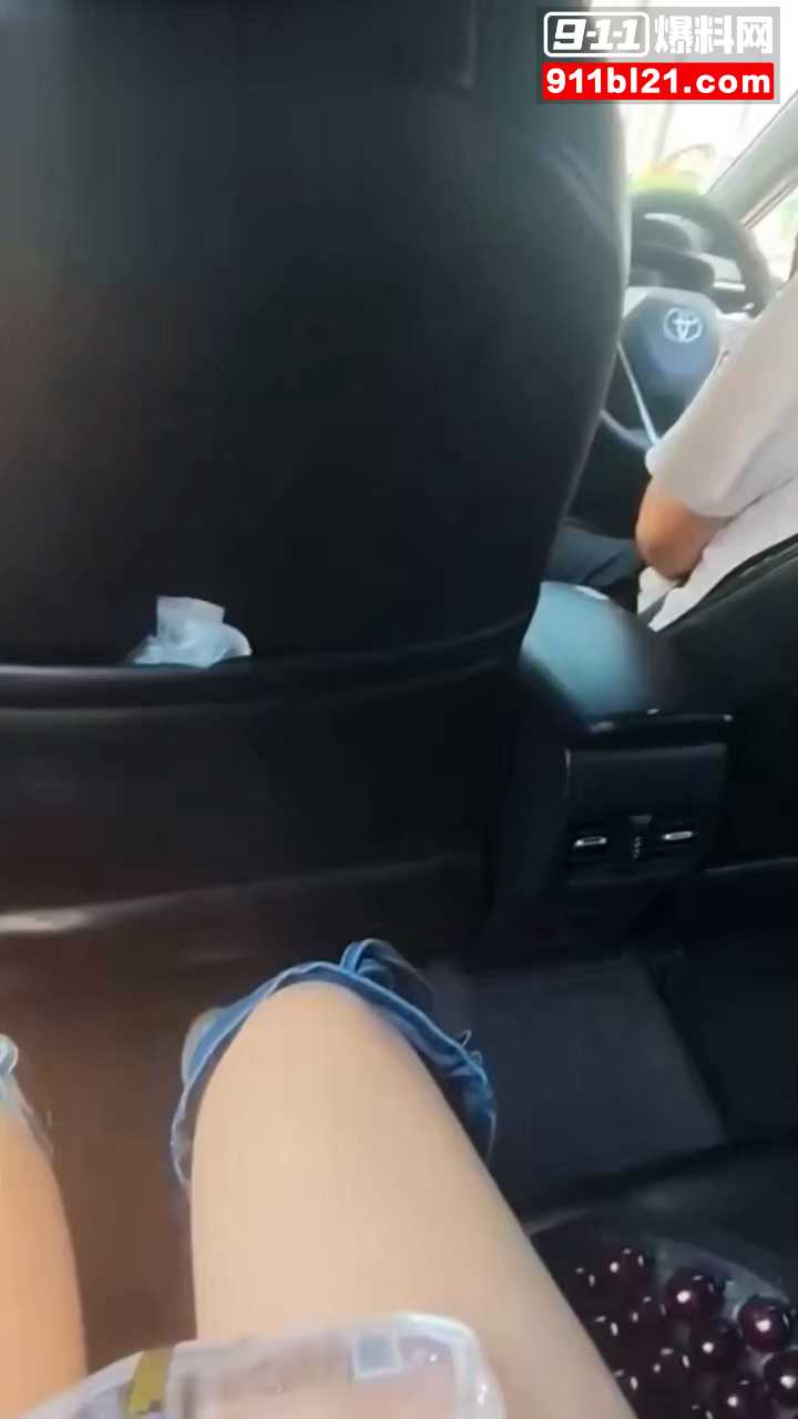 女子赶地铁打车遇奇葩司机1